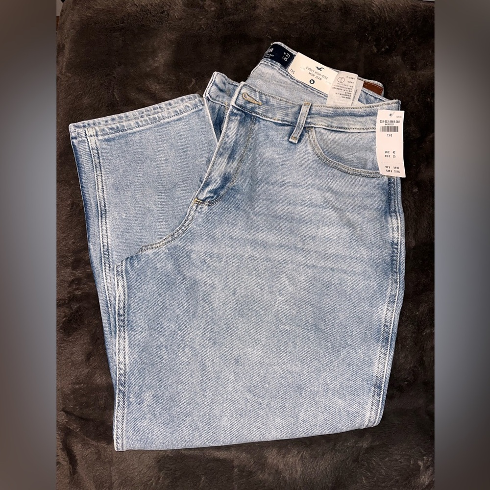 Hollister Curvy High Rise Mom Jean